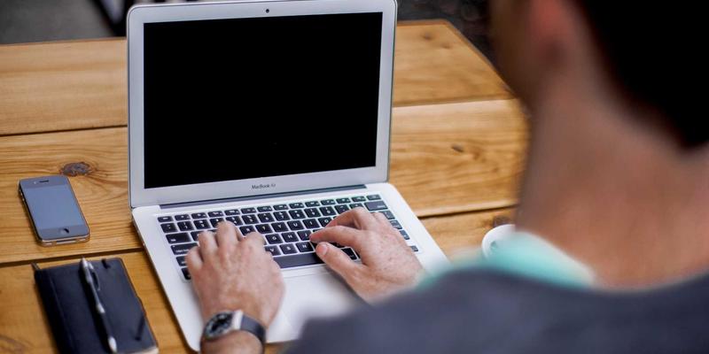 从涂鸦艺术到前端开发：创意与技术的跨界对话